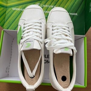 MOVING SALE!! Cariuma White Canvas Sneakers